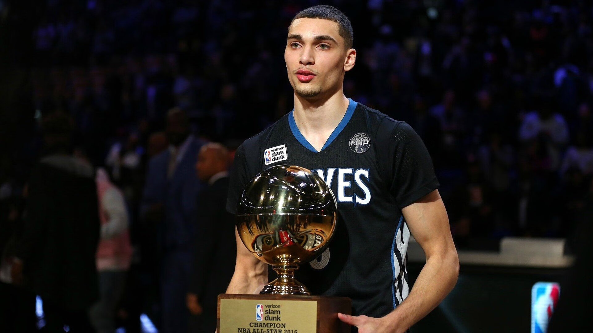 布克掌控命运之手，当决胜局成为巨星的画布